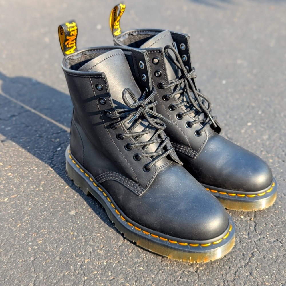 r. Martens Unisex 1460 Originals Soft Toe Slip Resistant, 6 Inch Work Boot